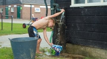 Waterpret bij de boer